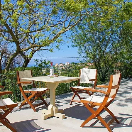 Kulumi House Holiday home Vasilikiadhes